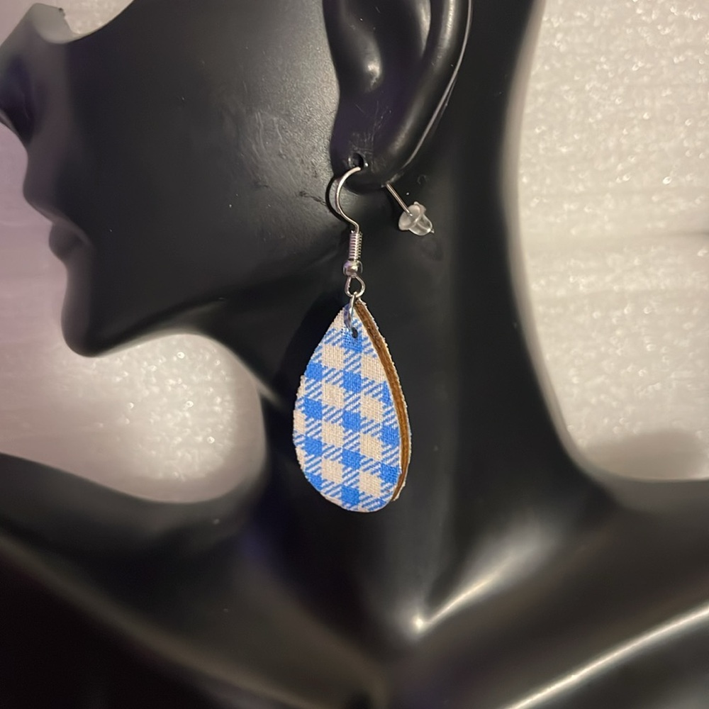 Earings - Picture 2 of 4